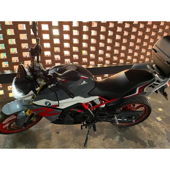 Moto Bmw G 310 R, Modelo 2022 Color Gris Con Rojo.