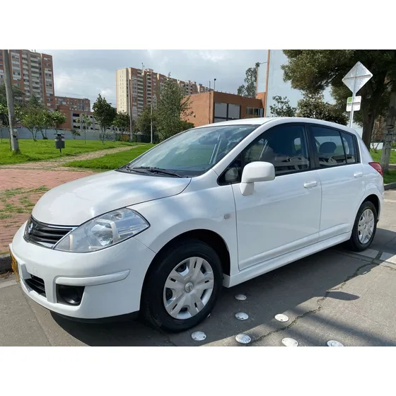 Nissan Tiida Hb 1.8 Visia