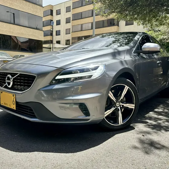 Volvo V40 2017 2.0 T4 Drive-e R-design