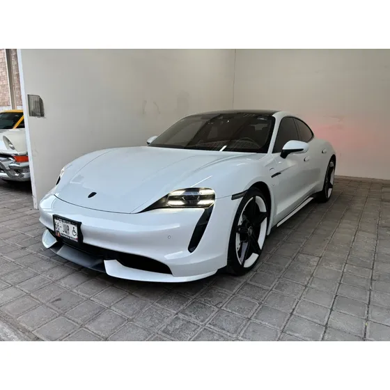 Porsche Taycan 4p Turbo Aut