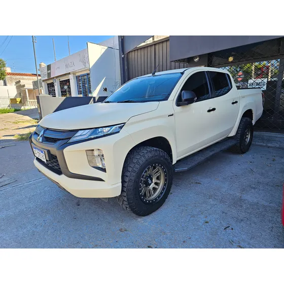 Mitsubishi L200 2.4 Di-d High Power 181cv Cuero