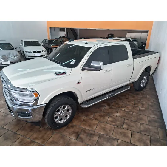 Ram Ram 2500 6.7 Laramie Cab. Dupla 4x4 Aut. 4p