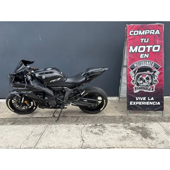 Yamaha R7