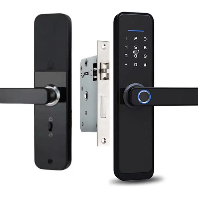 Fechadura digital inteligente Luatek Lfe-03 na cor preta, exibindo o painel externo com teclado touch e leitor biométrico, acompanhada do mecanismo de trinco interno.