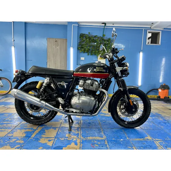 Royal Enfield Interceptor 650 Negra Roja 2023
