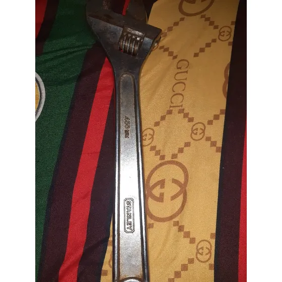 Llave Ajustable De 18 Pulgadas.marca Stanley. Usada