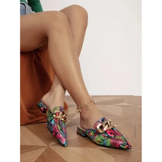 Mules Con Piel De Serpiente En Relieve Con Diseño De Cadena