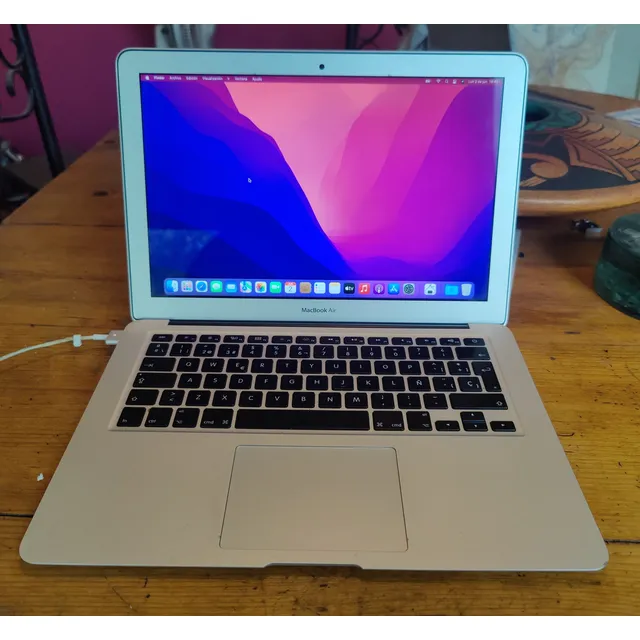 Macbook Air  13 Pulgadas, Ssd De 256 Gb, 8 Gb En Ram Core I5 Plata