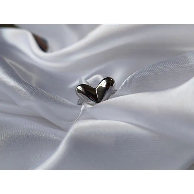 Anillo Plateado De Corazón