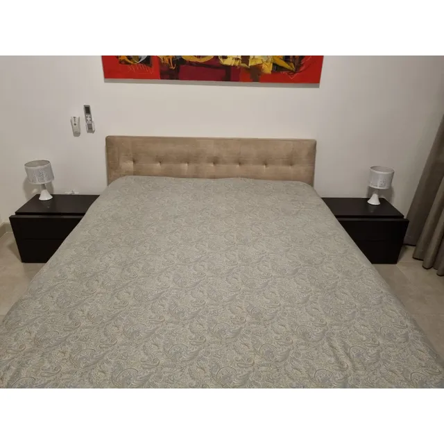 Cama Tamaño Queen De Altea En Madera. Como Nueva 
