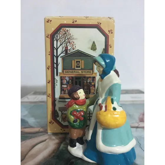 Figura Original De 8cm Celebración Navideña A Country