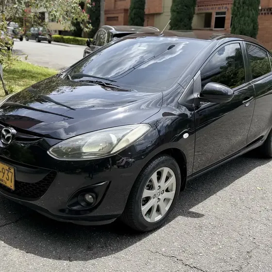 Mazda 2 2011 1.5 Sedan At