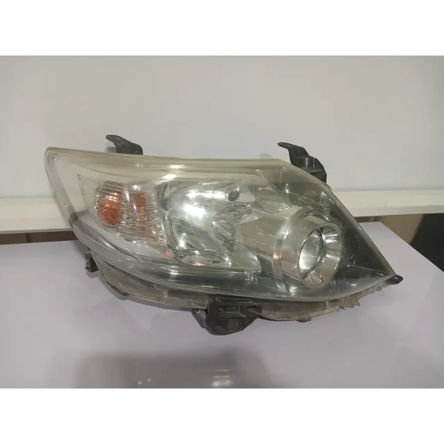 Faro Derecho Toyota Fortuner 2012-2017 Usado