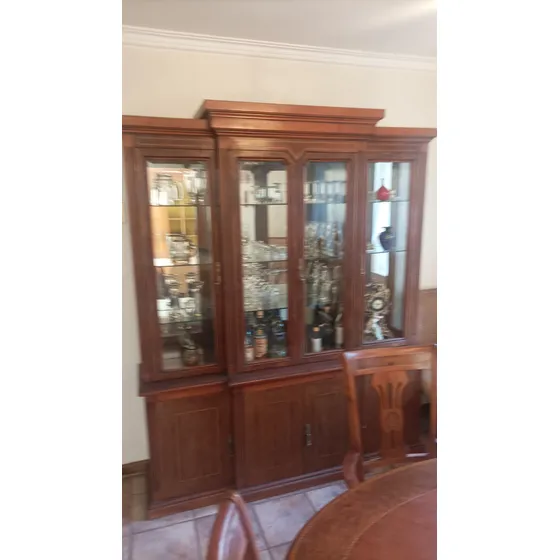 Comedor 6 Sillas 2 Sitiales, Bife Y Vitrina Bordó Rayado