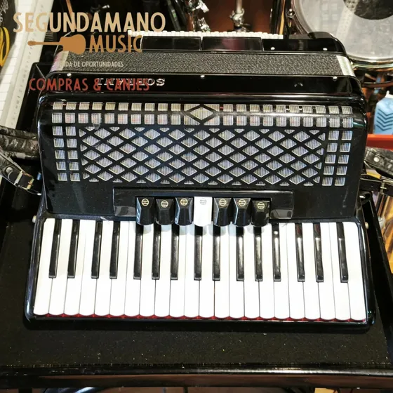 Acordeón Soprani Sp80 Con Estuche. 80 Bajos Negro
