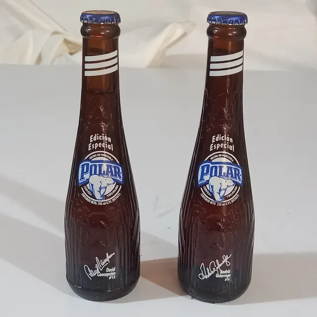 2 Botellas Selladas Coleccion Polar Andres G. Y David C.