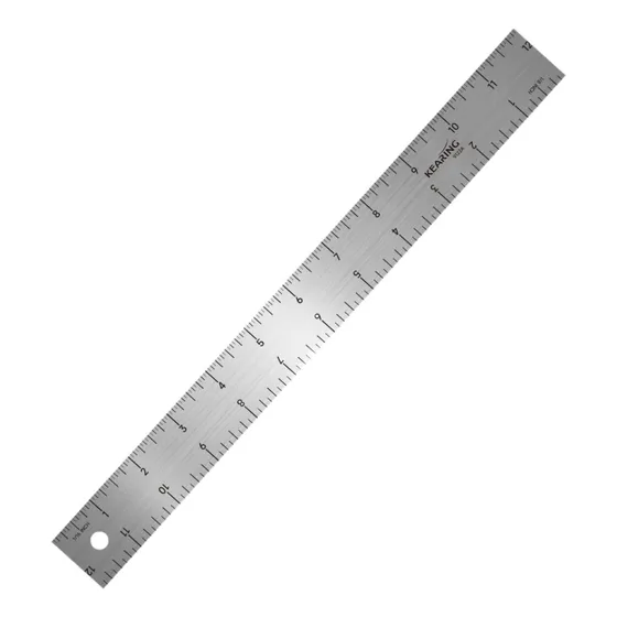 Medición De La Regla De Aluminio Con La Regla De La