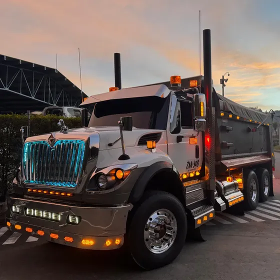Volqueta International 7600