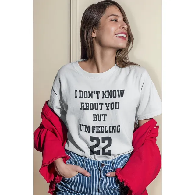 Camiseta T Shirt I Don't Know About You But I'm Feeling 22