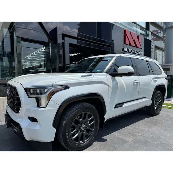 Toyota Sequoia Platinum Blanca 2024