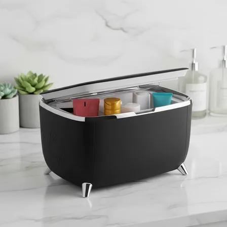 Mini Geladeira Portátil 6l Skincare Fridge Cor Preta Bivolt Preto 127/220v