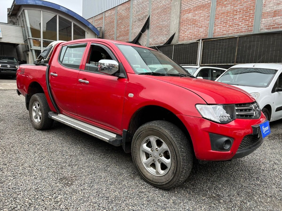 Mitsubishi 2015 4x4