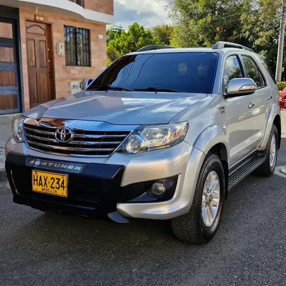 Toyota Fortuner 2013 2.7l 4x4 At