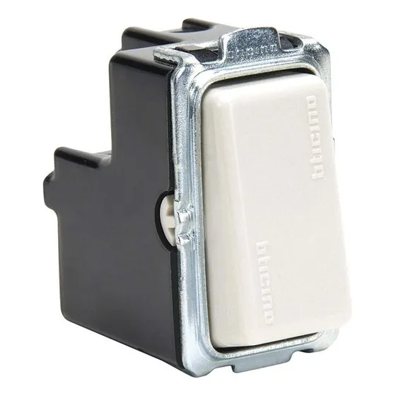 Dado Interruptor 3 Vías 16a 250w Vac Magic Bticino Art 5003