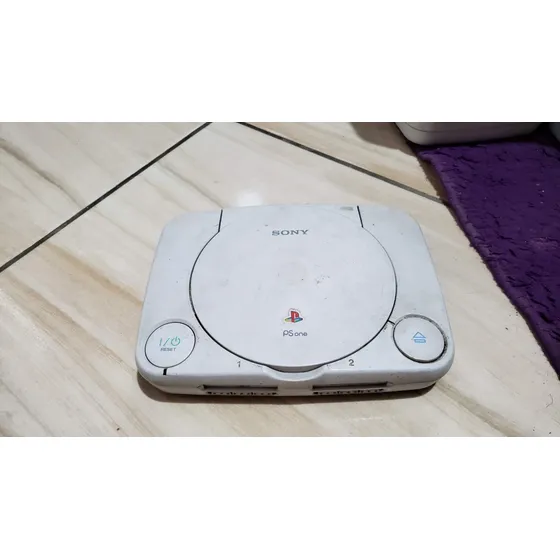 Playstation 1 Psone Só O Aparelho Sem Nada. Não Leu Os Jogos. 500. A28