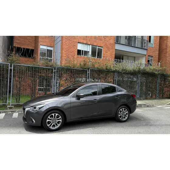Mazda 2 1.5 Grand Touring Lx Sedan