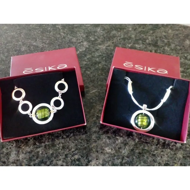 Juego De Collar Y Pulsera, Marca: Esika