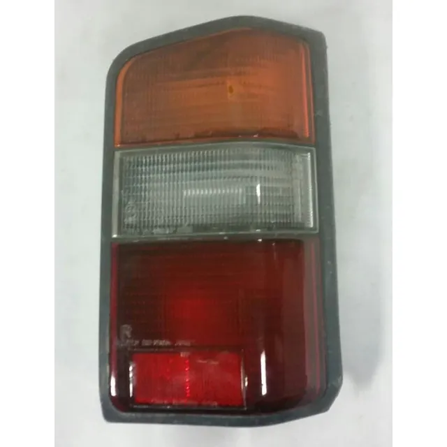 Stop Derecho Con Detalle L-300 Usado Original 