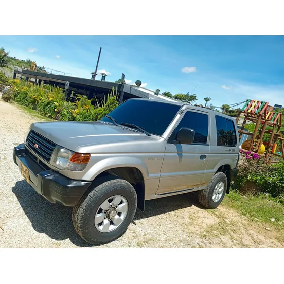 Mitsubishi Montero 2400