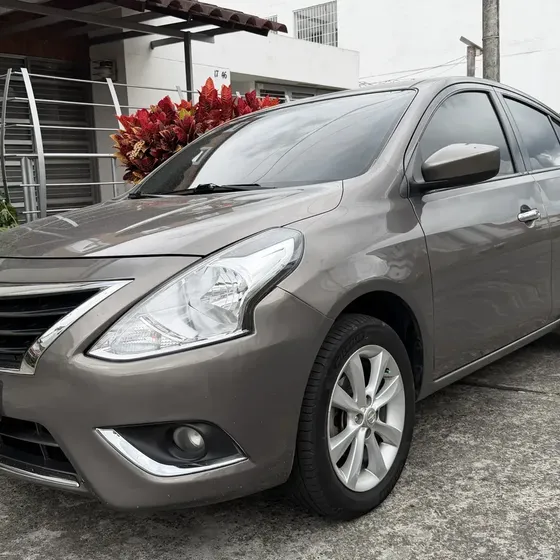Nissan Versa 2015 1.6 Advance