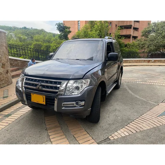 Mitsubishi Montero 3.5 Hard Top