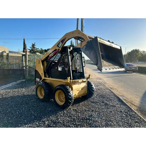Minicargador Cat 226b