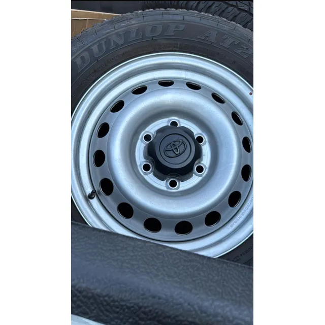 Rines 17 C/caucho Dunlop Toyota Hilux Año 2024  (usado)