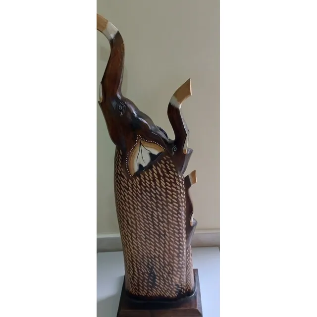 Escultura. Familia De Elefantes Tallada En Madera. 81 Cm. 