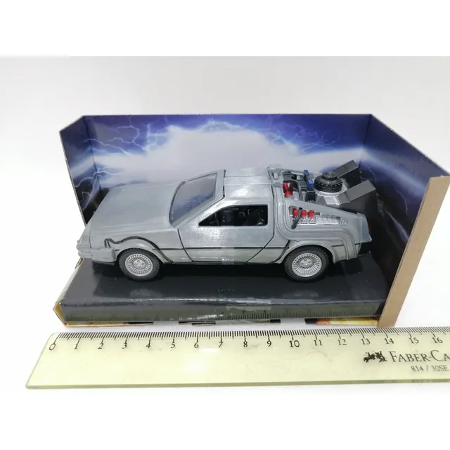Time Machine I / Delorean/escala 1:32/metálico /13cms Largo 