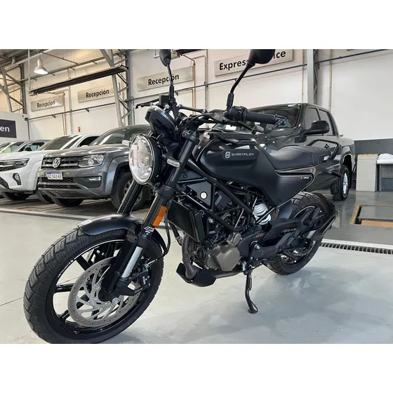 Husqvarna Svartpilen 200 Semini Lucas