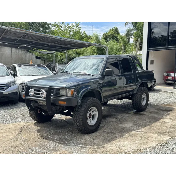 Toyota Hilux 2.8 D/cab 4x4 D Dlx