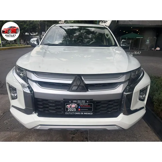 Mitsubishi L200 2.4 Cabina Doble 4x2 Mt