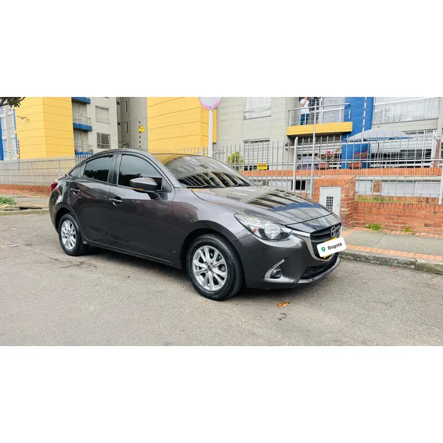 Mazda 2 Touring Sedan Automatico
