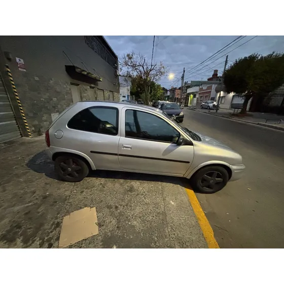 Chevrolet Corsa Classic 1.6 Gl Aa 3p