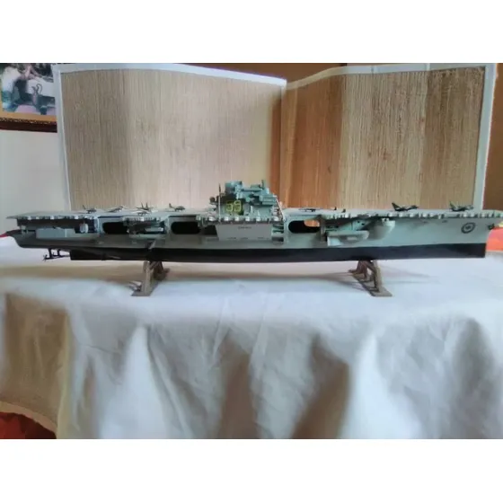 Maqueta De Portaviones Usado