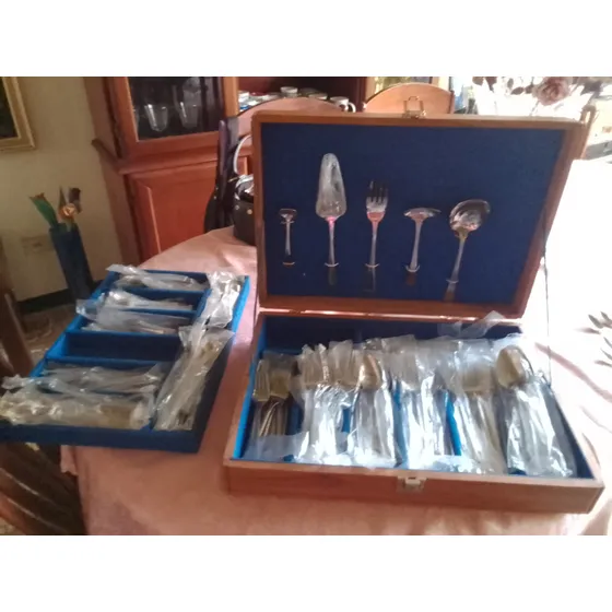 Juego De Cubiertos 190 Piezas En Maleta De Madera Inoxidable