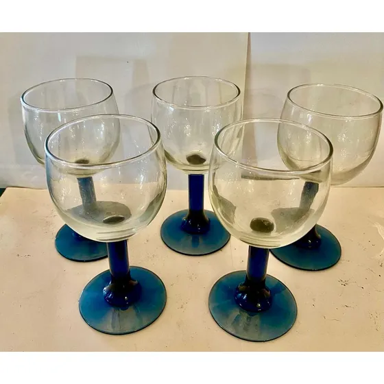 Copas Para Vino En Cristal Transparente Y Base En Color Azul