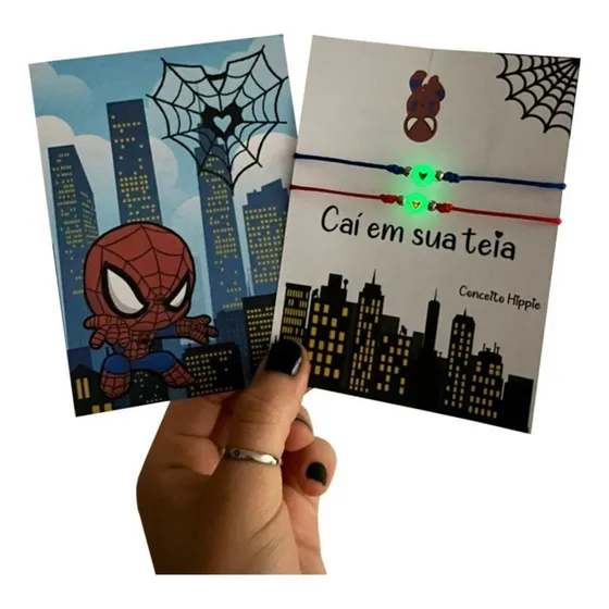 Kit 2 Pulseiras Coração Brilha No Escuro Homem Aranha Cor Vermelho