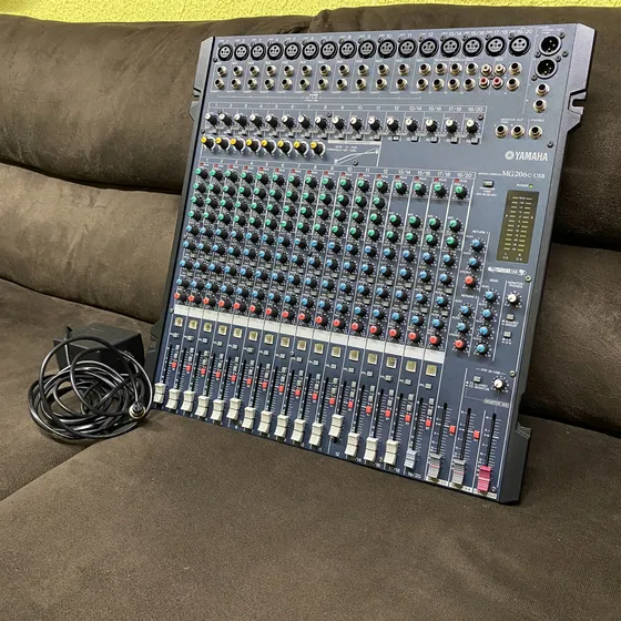 Mesa De Som Yamaha Mg206c-usb 20 Canais