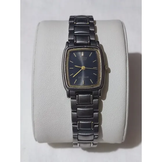 Reloj Mujer, Citizen Quartz Titanium, Detalles En Cristal.